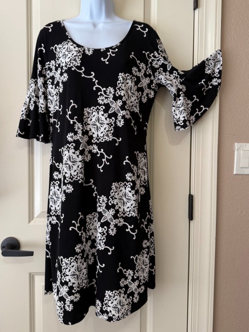 Ronni Nicole Dress size Small